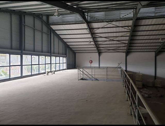 2,290M² WAREHOUSE FOR SALE IN KILLARNEY GARDENS